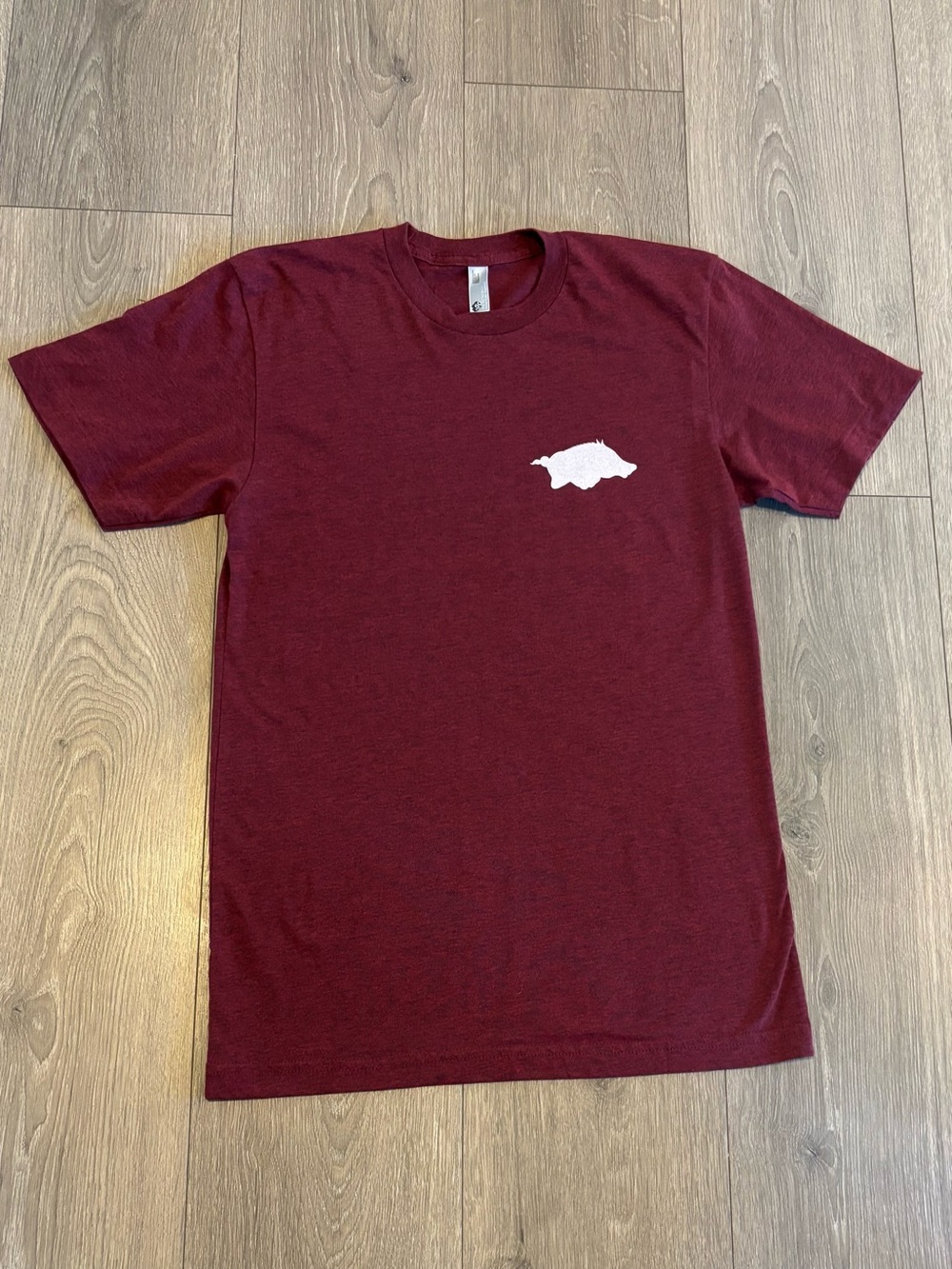 Arkansas Razorbacks T-shirt Featuring Old Main Graphic - NEW